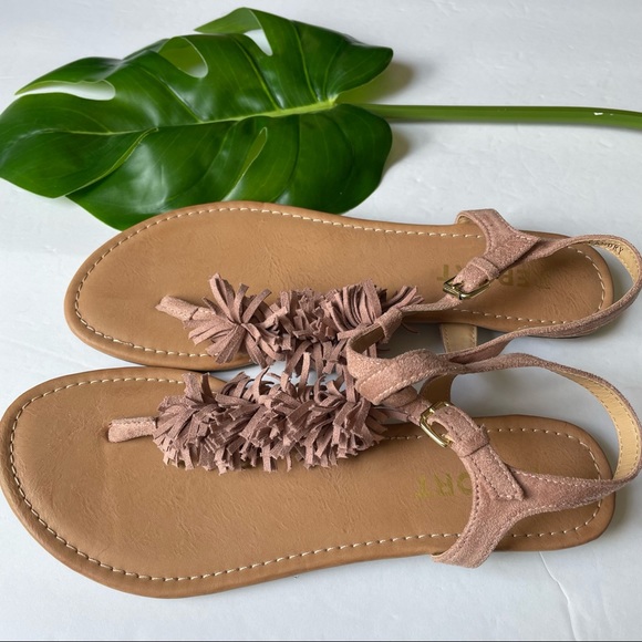 Report Shoes New Blush Thong Sandals Faux Leather Pink Sandals Report Landry Sandals Poshmark